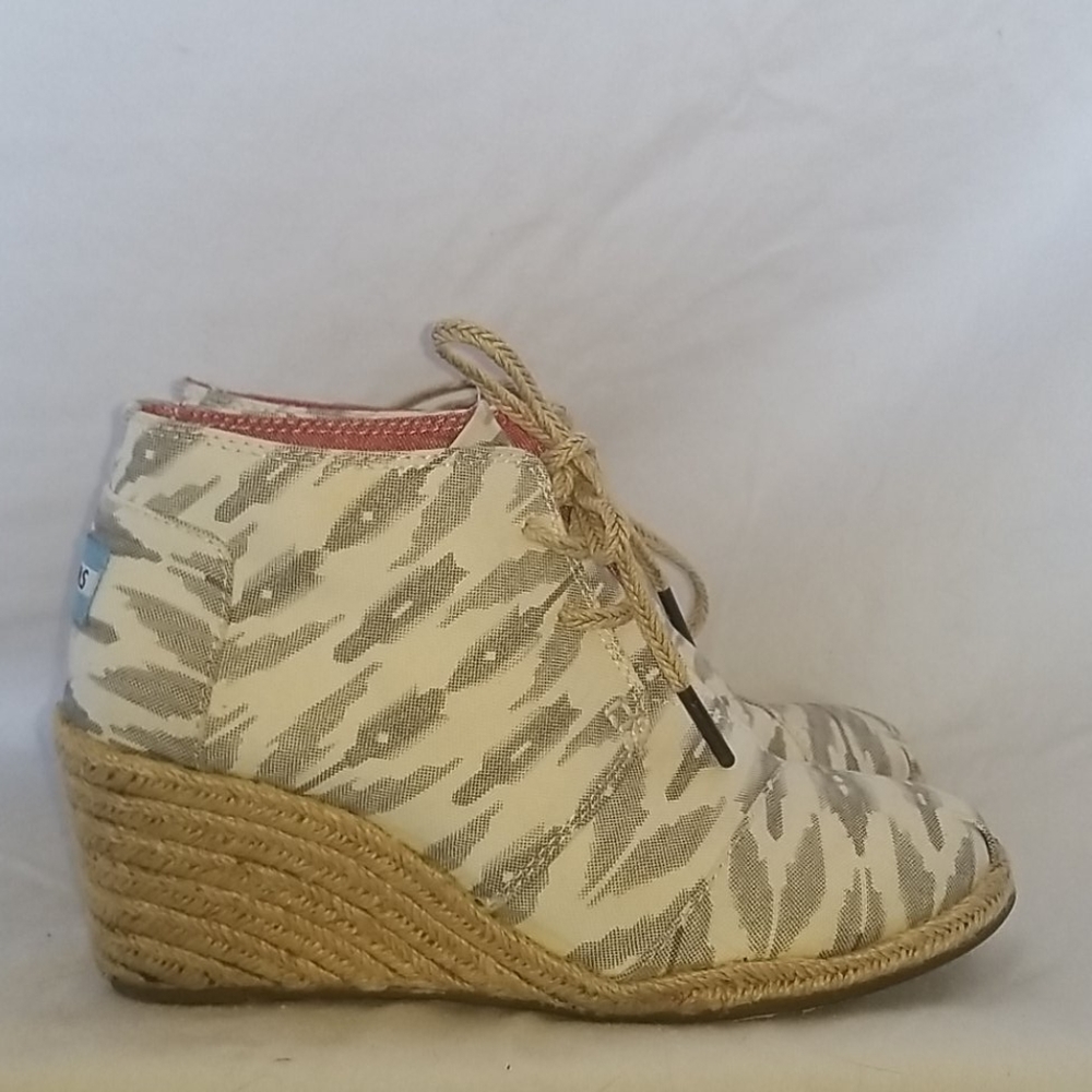 Toms - Picture 2 of 8